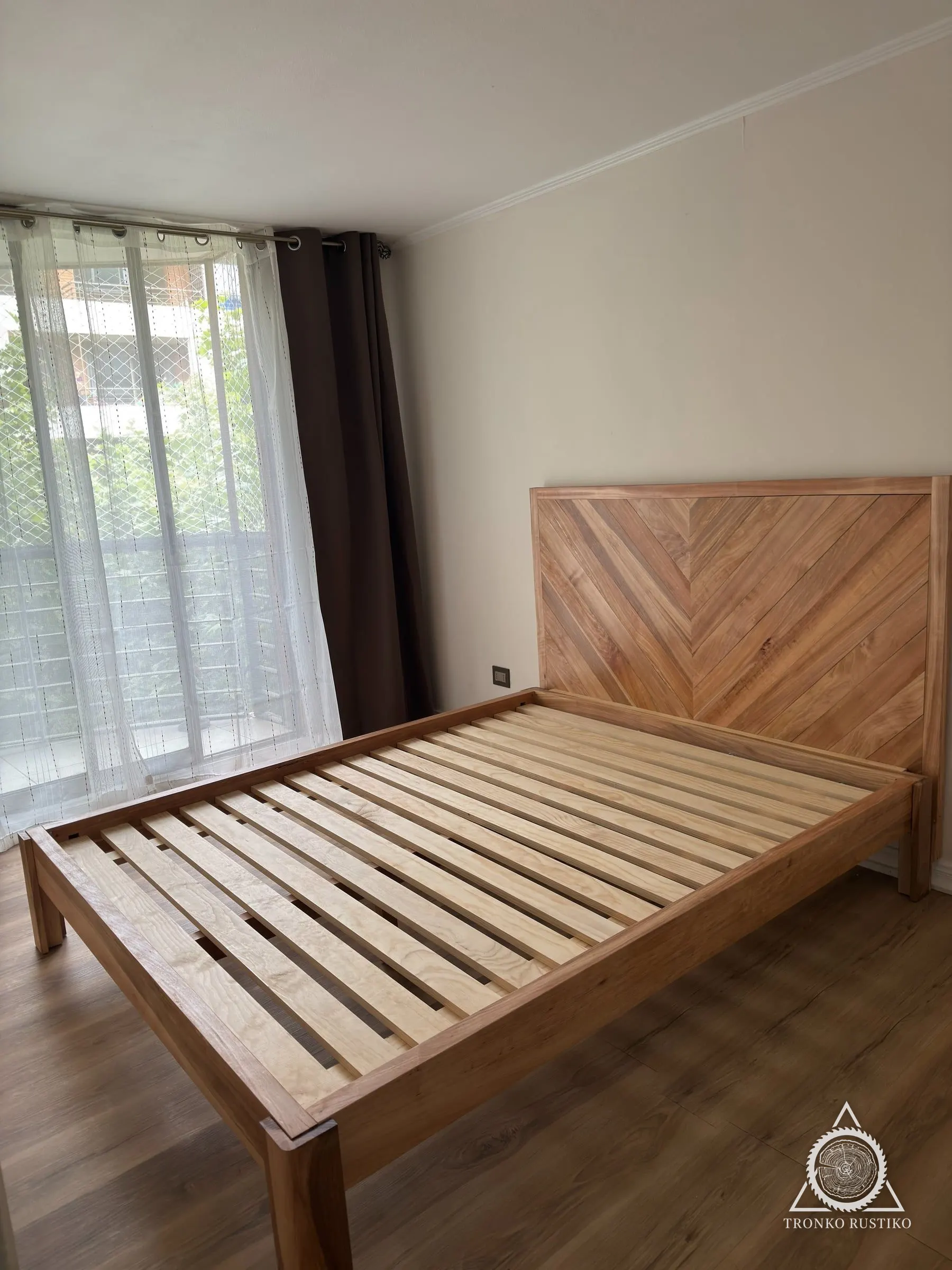 Otra vista del trabajo Cama Aura (foto 1 de 2).